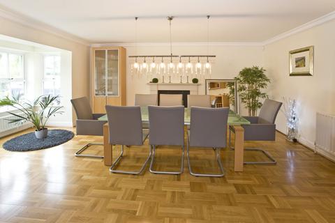 Walnut Tree Cottage Broomfield Park, Ascot, SL5 0JT