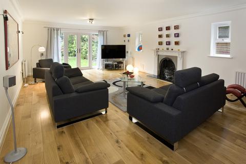 Walnut Tree Cottage Broomfield Park, Ascot, SL5 0JT