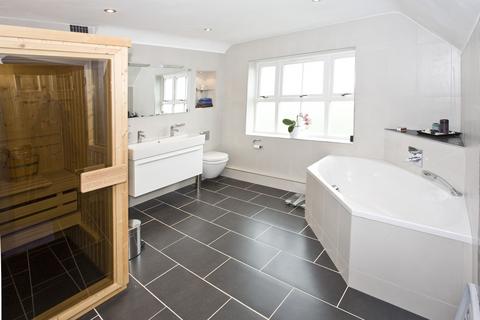 Walnut Tree Cottage Broomfield Park, Ascot, SL5 0JT