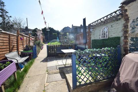 69 Castle Road, Chatham, ME4 5HX