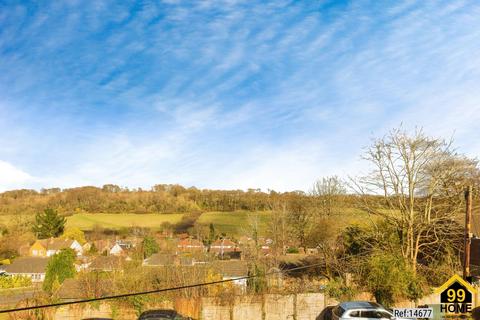 3 bedroom semi-detached house for sale, Lynton Rd, Chesham, Buckinghamshire, HP5