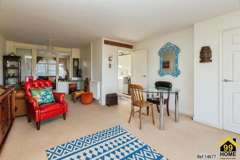 3 bedroom semi-detached house for sale, Lynton Rd, Chesham, Buckinghamshire, HP5
