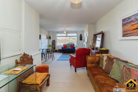 3 bedroom semi-detached house for sale, Lynton Rd, Chesham, Buckinghamshire, HP5