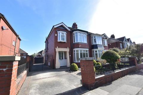 61 Clee Crescent, Grimsby, DN32 8NF