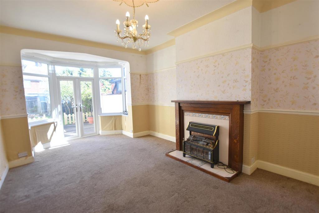 Dining/sitting room (rear)