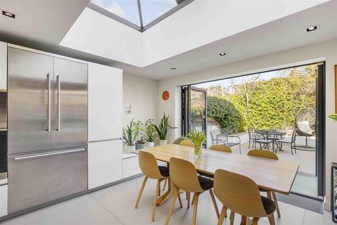 25 Clonmel Road, London, SW6 5BL