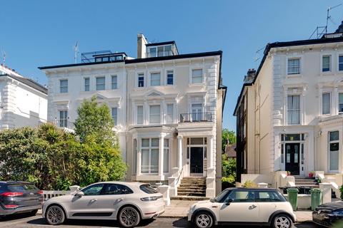 2 bedroom flat for sale, Belsize Park Gardens, London, NW3