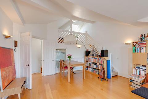 2 bedroom flat for sale, Belsize Park Gardens, London, NW3