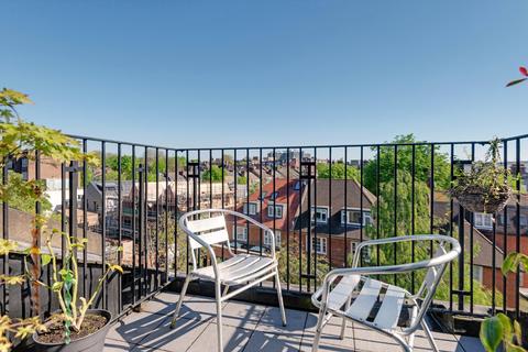 2 bedroom flat for sale, Belsize Park Gardens, London, NW3