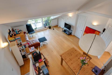 2 bedroom flat for sale, Belsize Park Gardens, London, NW3