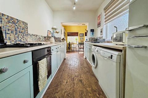 66 Grasmere Road, Bradford, BD2 4HX