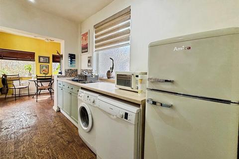66 Grasmere Road, Bradford, BD2 4HX
