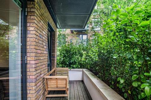 2 bedroom apartment to rent, Baroque Gardens, Grand Canal Av, SE16