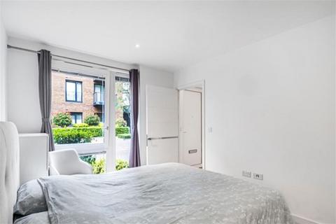 2 bedroom apartment to rent, Baroque Gardens, Grand Canal Av, SE16
