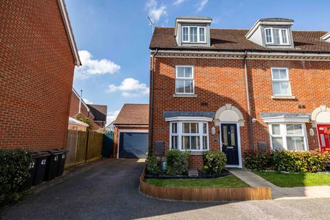 3 bedroom semi-detached house for sale, Hedgers Way, Ashford, TN23