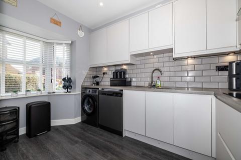 3 bedroom semi-detached house for sale, Hedgers Way, Ashford, TN23