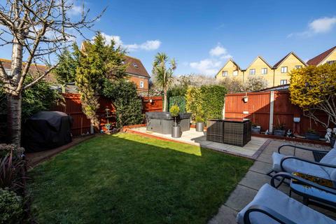 3 bedroom semi-detached house for sale, Hedgers Way, Ashford, TN23
