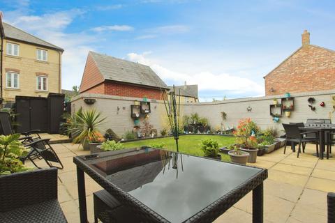 2 bedroom coach house for sale, Cassini Drive, Swindon, SN25