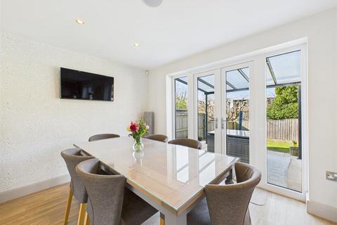 7 Moor View Croft, Sheffield, S10 5QA