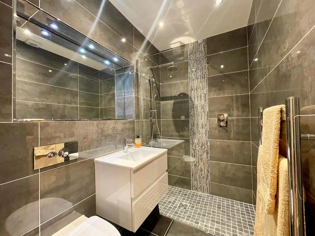 R.jpeg