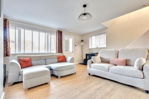 23 Armstrong Road, Nottingham, NG6 7AS