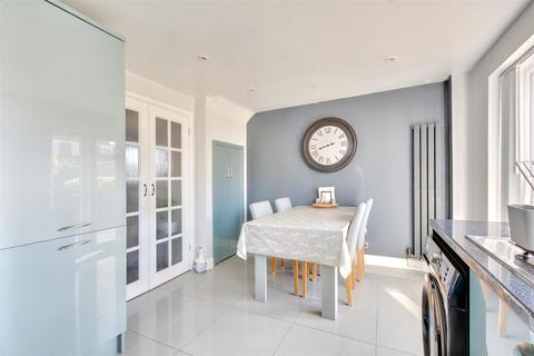 23 Armstrong Road, Nottingham, NG6 7AS
