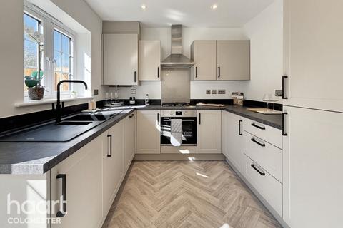 4 bedroom detached house for sale, Halstead Road, Colchester