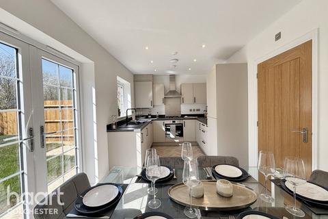 4 bedroom detached house for sale, Halstead Road, Colchester