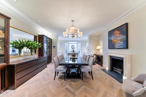 Chesterfield Hill, Mayfair, London, W1J
