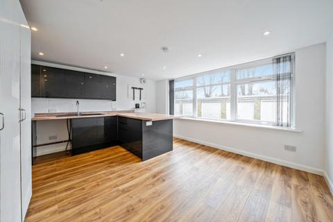 1 bedroom apartment to rent, Liskeard Gardens Blackheath SE3