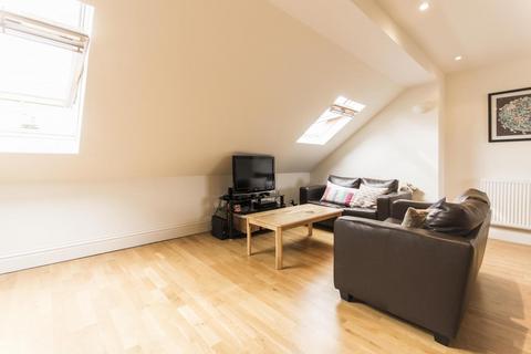 1 bedroom flat to rent, Sainfoin Road, SW17