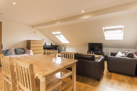 1 bedroom flat to rent, Sainfoin Road, SW17