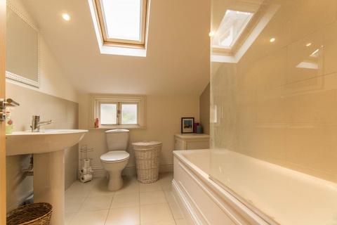 1 bedroom flat to rent, Sainfoin Road, SW17