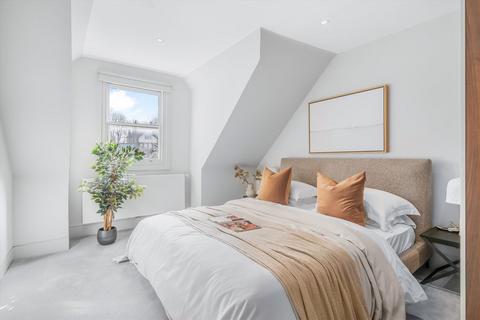 2 bedroom flat for sale, Netherhall Gardens, London NW3