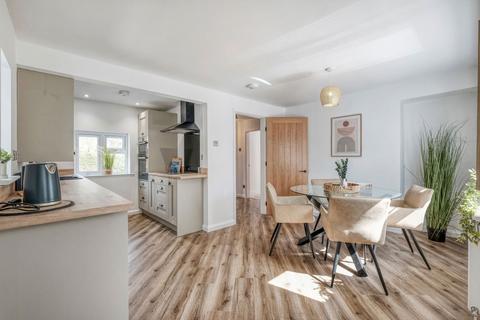 6 Newbourne Hill, Alvechurch, Birmingham, B48 7QN
