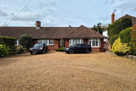 60 Staines Road, Wraysbury, Staines-upon-thames, TW19 5BS