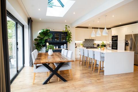 60 Staines Road, Wraysbury, Staines-upon-thames, TW19 5BS