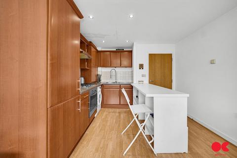 2 bedroom flat for sale, Malt House Place, Romford RM1