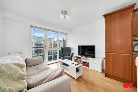 2 bedroom flat for sale, Malt House Place, Romford RM1
