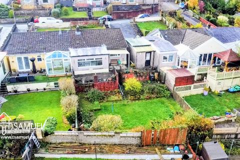 undefined, Boi Close, Mountain Ash