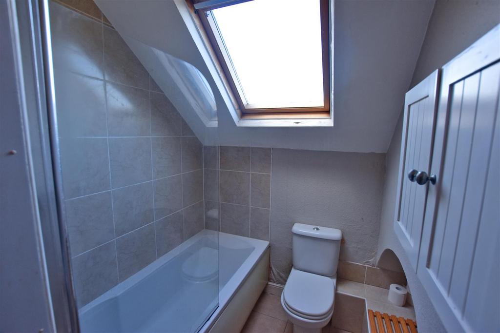 Bathroom 1.jpg
