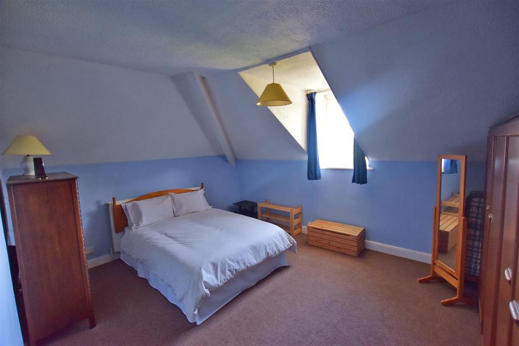 Bedroom Pic2.jpg