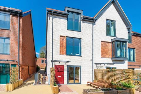 4 bedroom house for sale, 27a - 29 The Grove, Coulsdon CR5