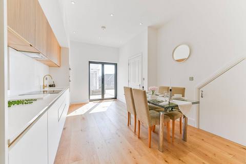 4 bedroom house for sale, 27a - 29 The Grove, Coulsdon CR5