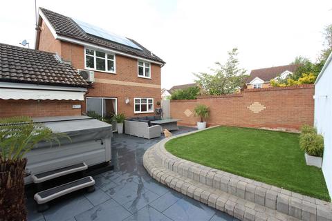 3 bedroom detached house to rent, Pagent Court, Kettering NN15