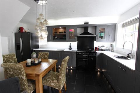 3 bedroom detached house to rent, Pagent Court, Kettering NN15
