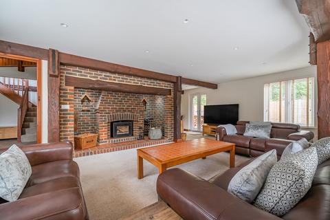 112 Copthorne Road, Felbridge, East Grinstead, RH19 2NU