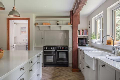 112 Copthorne Road, Felbridge, East Grinstead, RH19 2NU