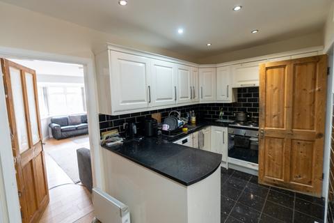 3 bedroom semi-detached house for sale, Dingley Road, Wednesbury, Wednesbury, WS10