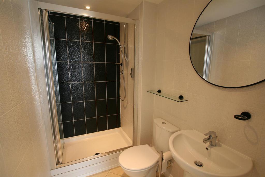 Pollardcourt,42ensuite.JPG